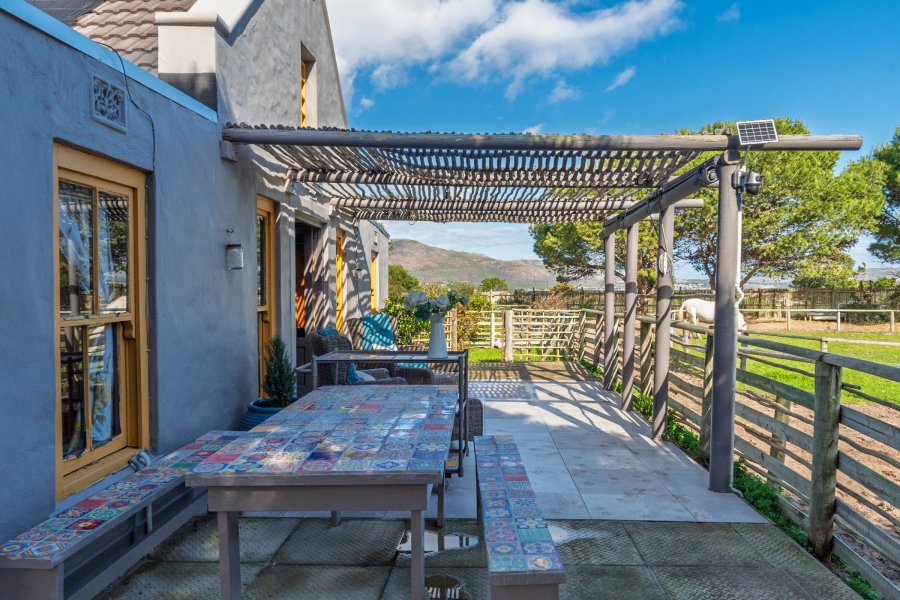 4 Bedroom Property for Sale in Meadowsteads Western Cape